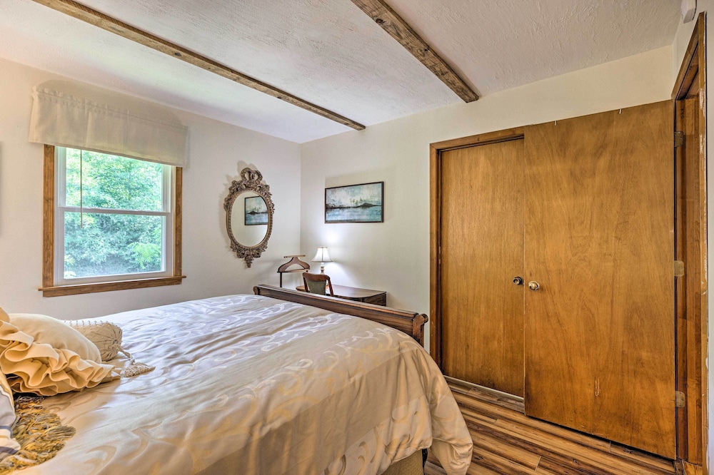 Charming Cottage < 10 Mi to Wineries & Skiing! view 3