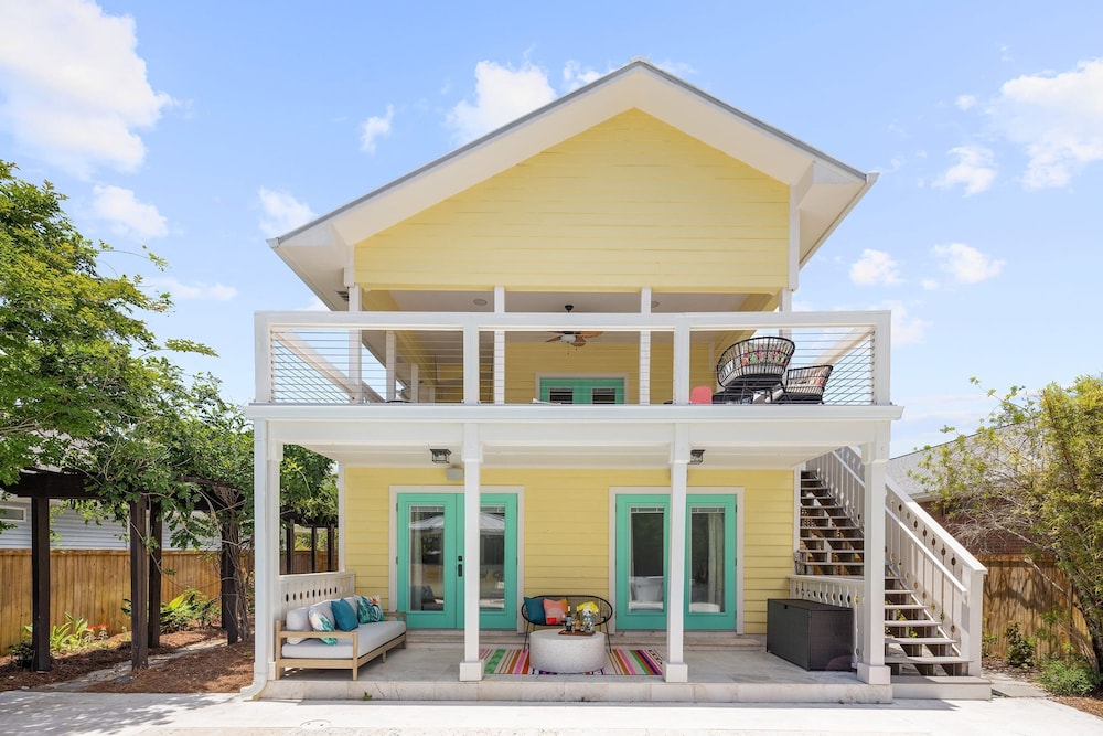 Woodward Way Luxe Villa Near Beach w Pool Hot Tub Stocked Chef s Kitchen