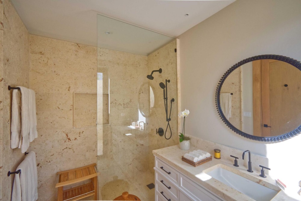 Luxury Villa With Heated Pool Jacuzzi Full Staff