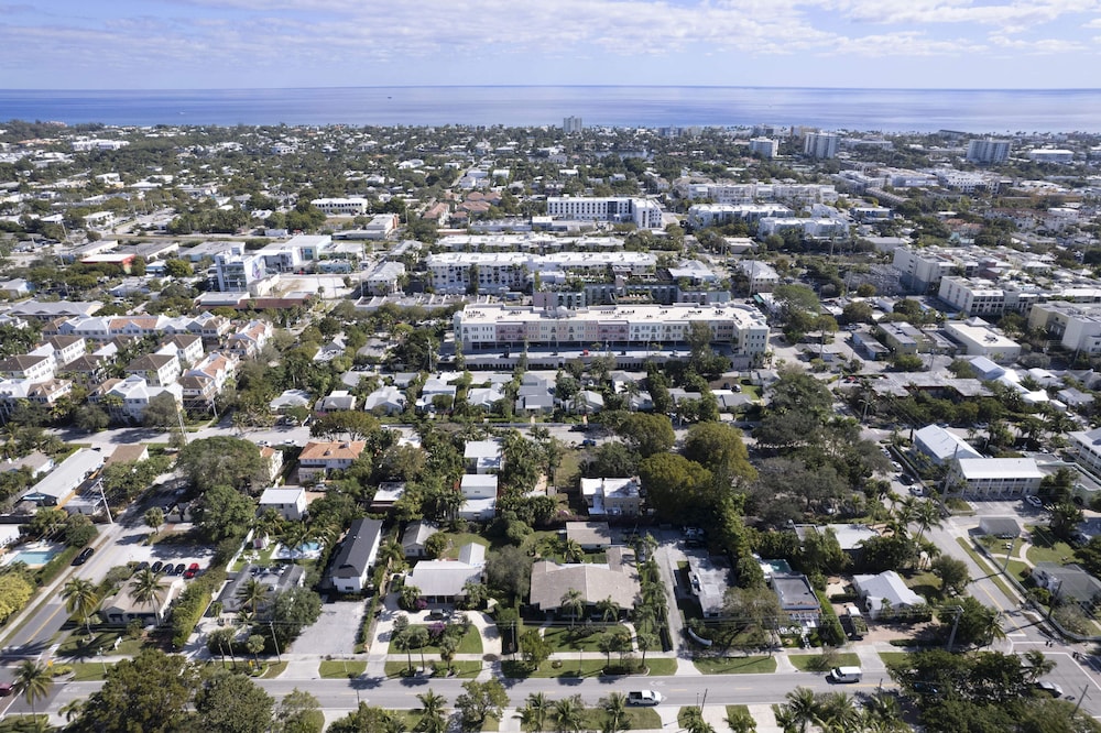 La Casa Blanca Minutes From the Beach! view 5