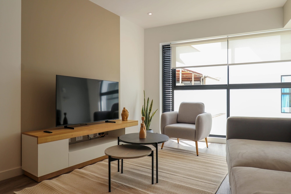 w Glorious 1BR w Perfect Balcony in Miraflores