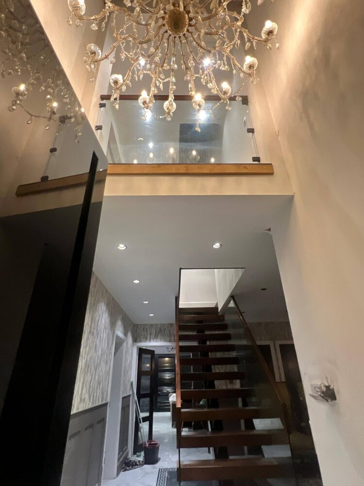 Elegant Family Home, 2x Jacuzzi Corner Bath