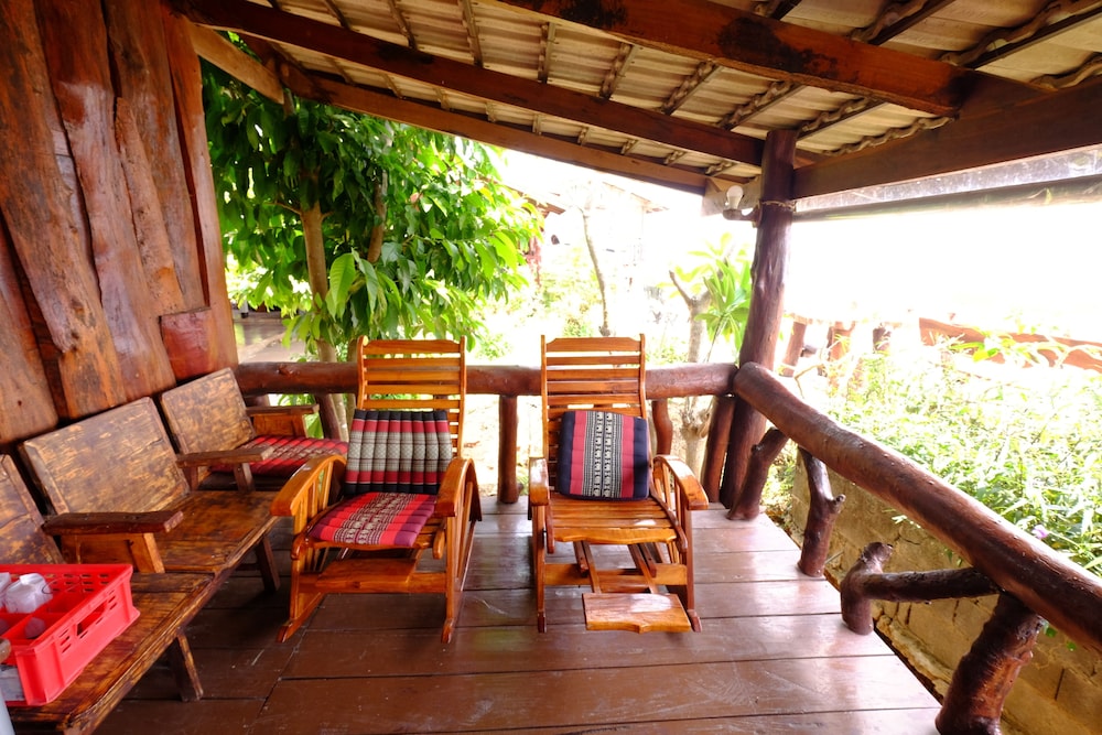 Baanpakrimklong Sukhamon Homestay & Resort