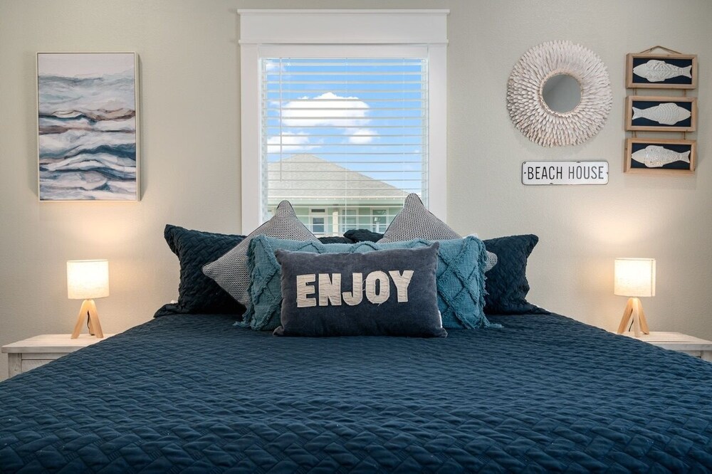 A Tad Tip-sea 3 Bedroom Home by RedAwning view 3