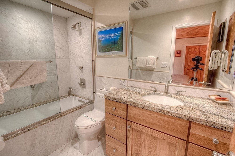 Lake Tahoe Vacations - Cartwright Corner Condo 4 Bedroom Townhouse by RedAwning - Property Image 20