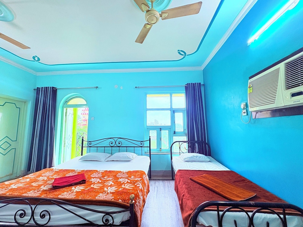 Binapani Hotel & Restaurant Tarapith