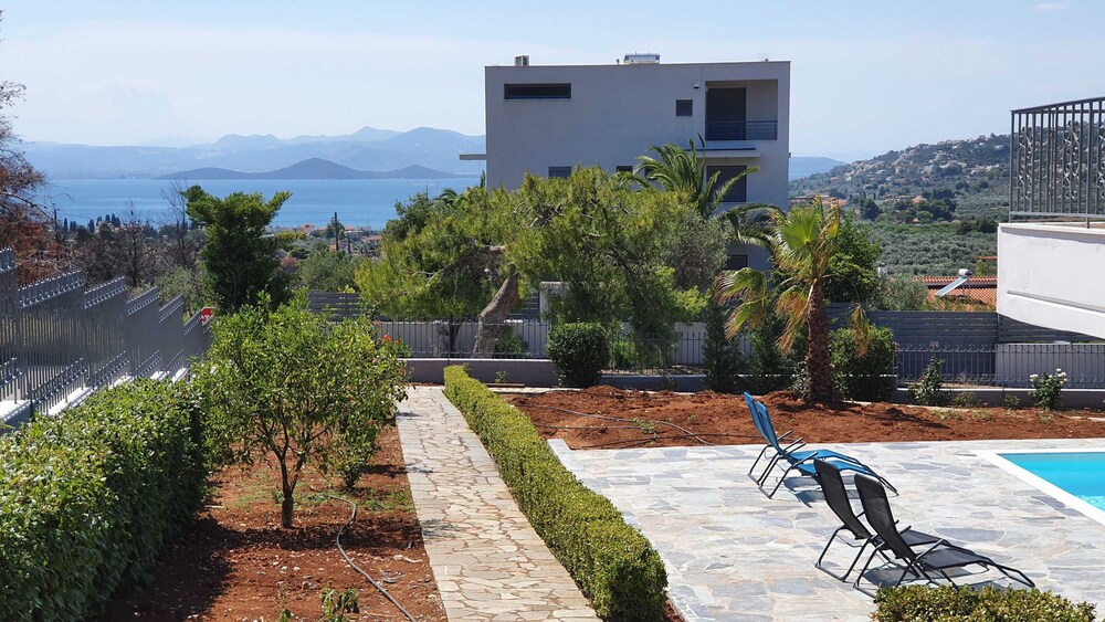 Villa with S. Pool Theologos by GHH