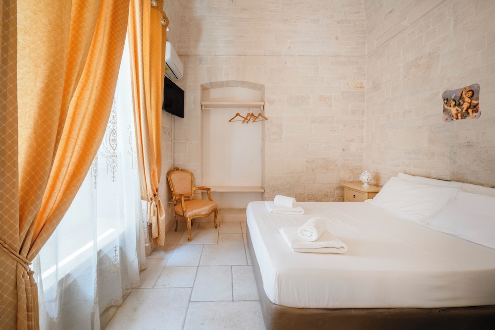 TRULLI CONTENTO ROOMS E APARTMENTS view 5