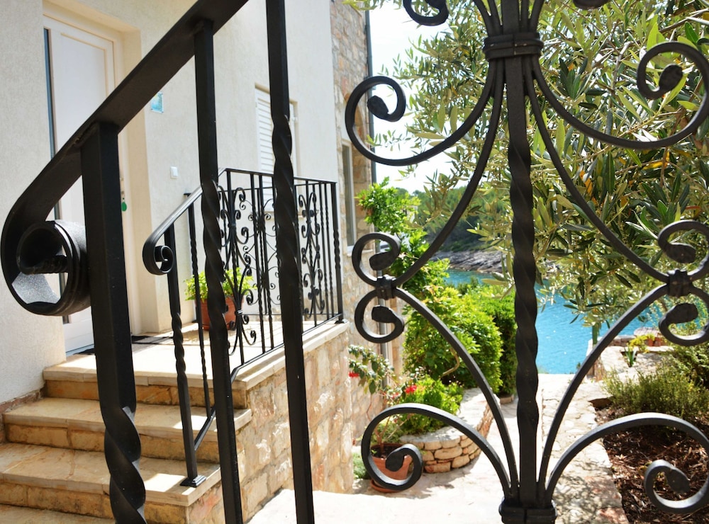 Blissful Bay Apartments Vrboska