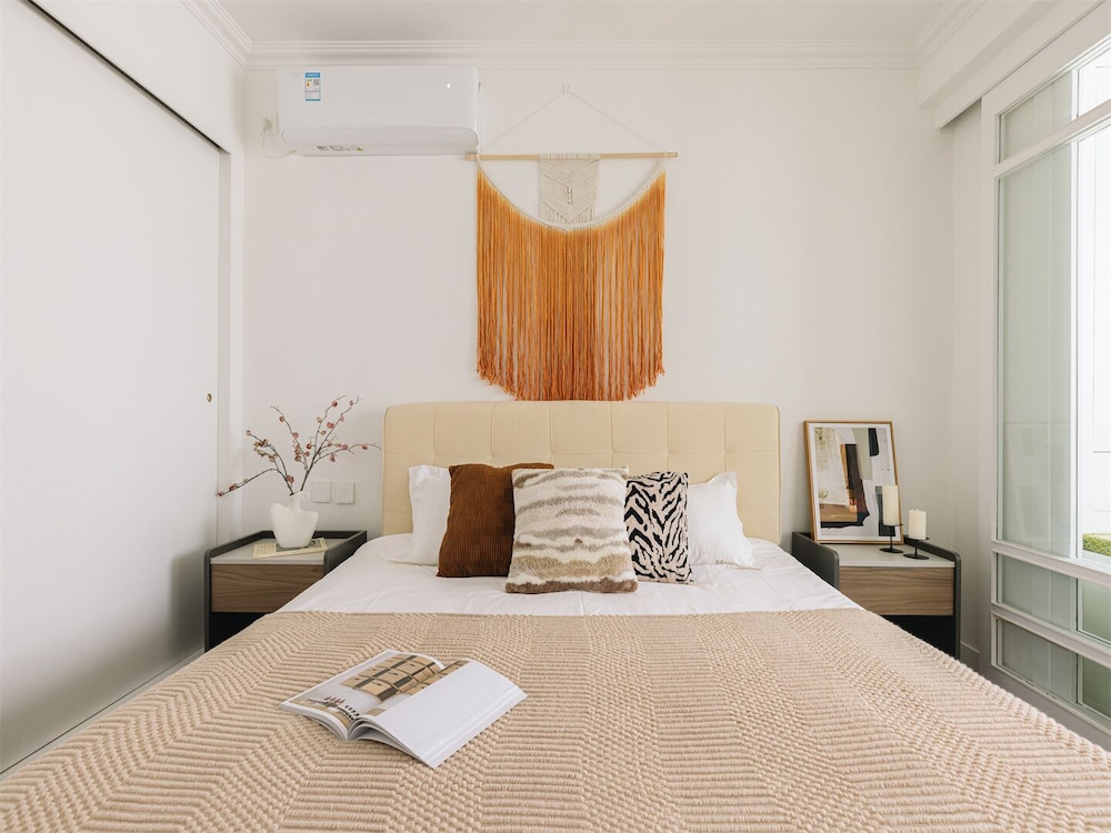Book and Bed-People's Square