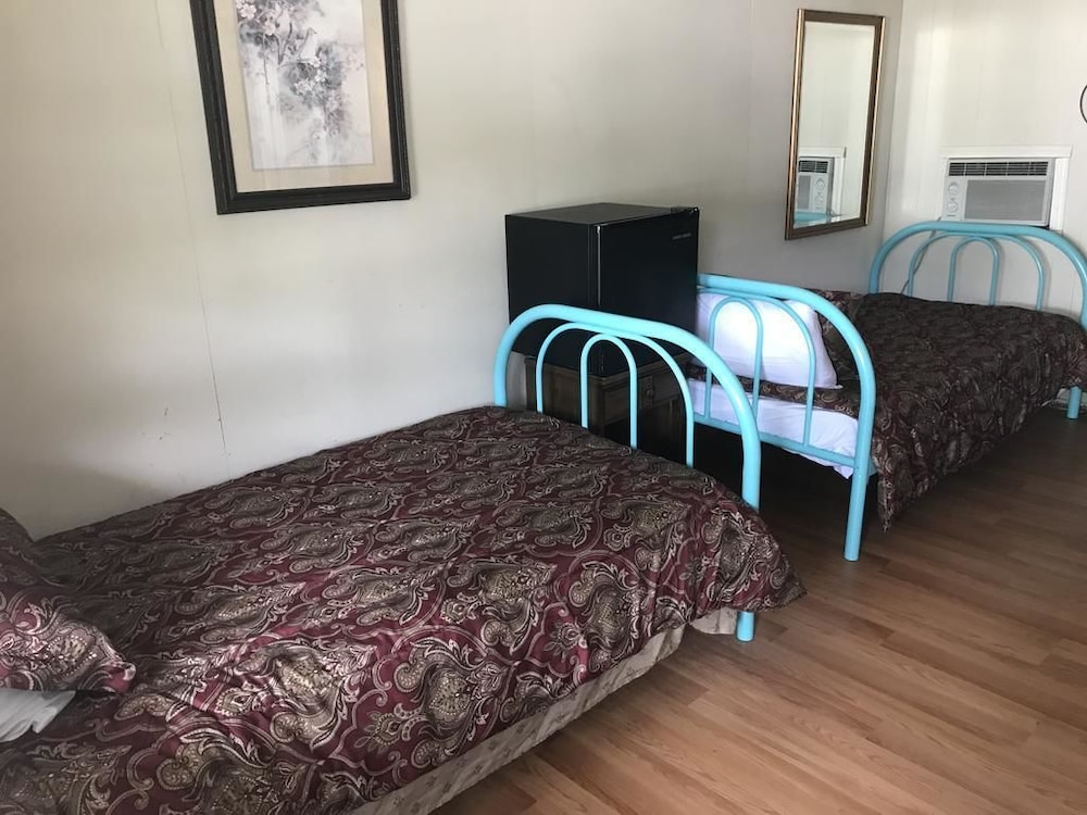 Hillside Motel view 3