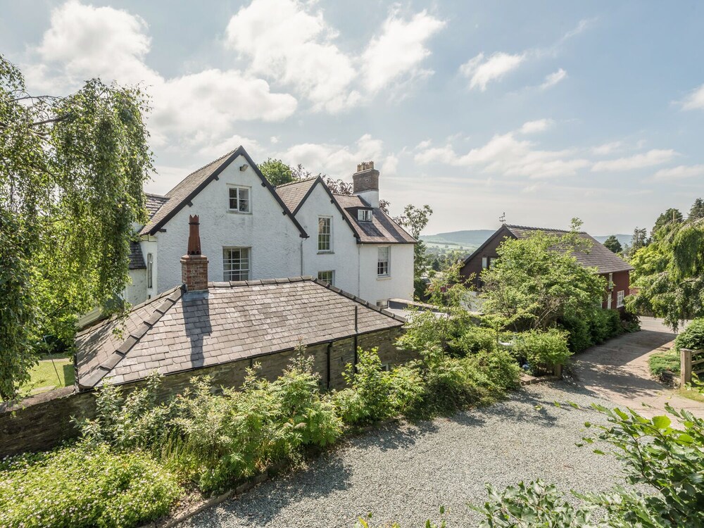 The Old Schoolhouse and Cottage
