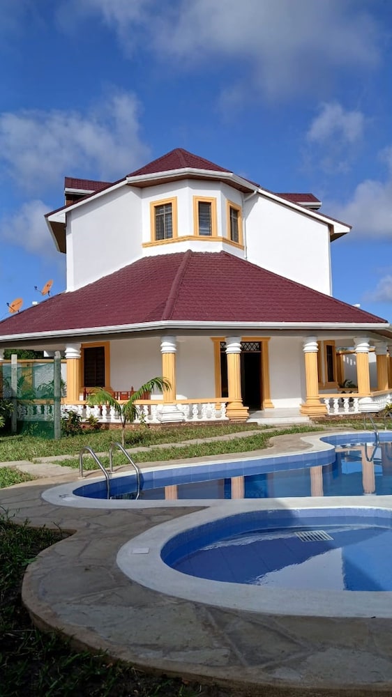 Greenfield Villa M-diani