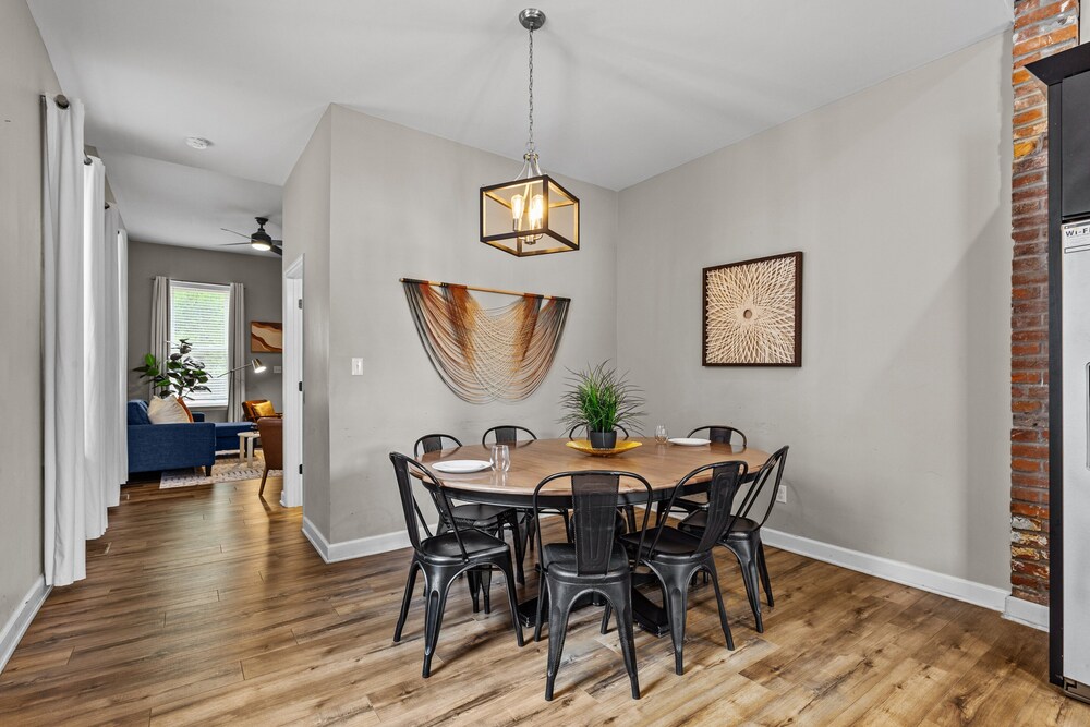 St Louis Vacations - Alluring City Escape Right JZ Vacation Rentals - Property Image 13