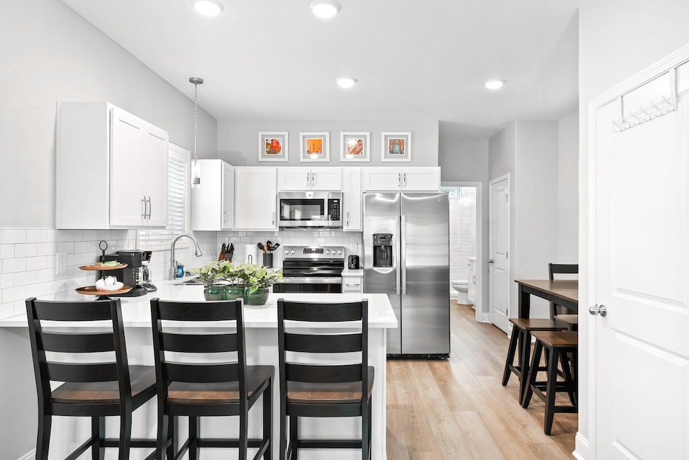 Adam's Downtown Retreat w/ Rooftop Access