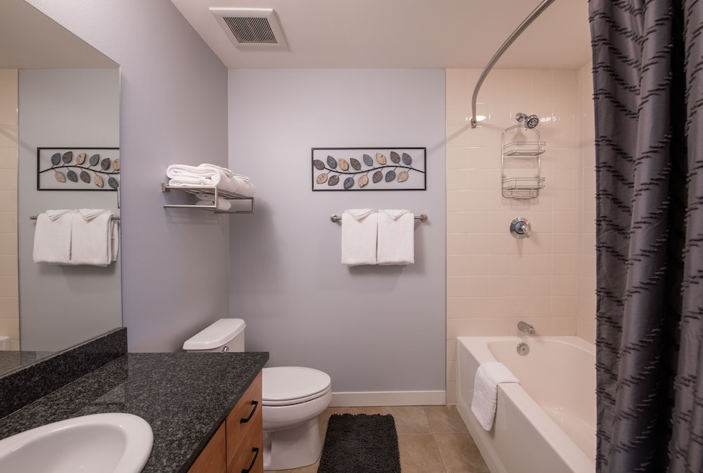 Premium Unit 4285 Fraser Crossing/founders Pointe 2 Bedroom Condo