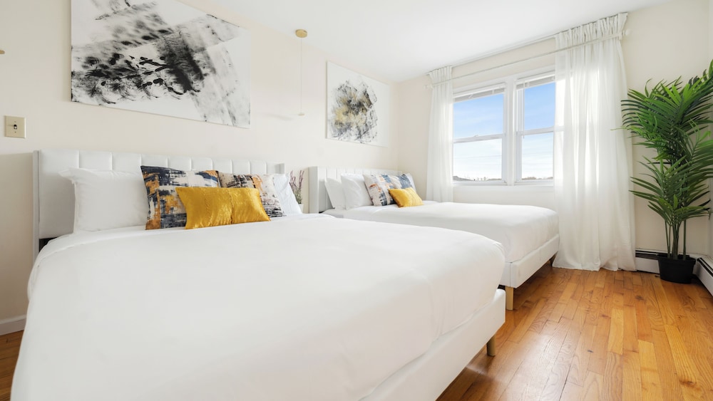 Luxury NYC Home with Free Parking for 12