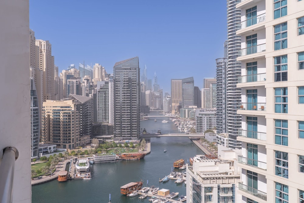 Gorgeous 1 Bedroom in DEC Tower With Marina Views
