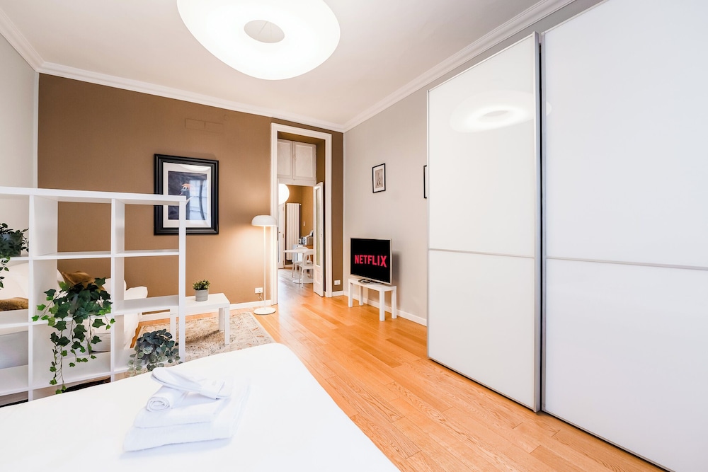 Bramante Luxury Apartments by InnStay