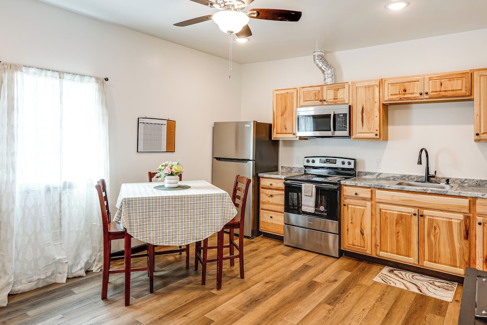 < 2 Mi to Dtwn: Pet-friendly Getaway in Fairbanks