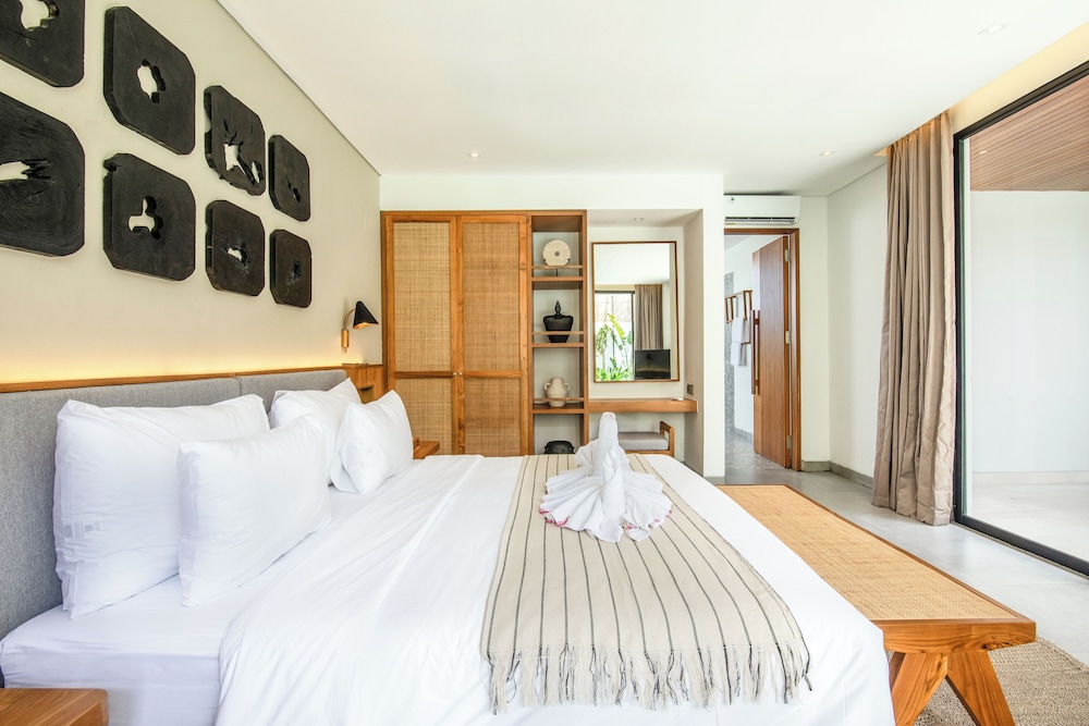 Luxury 5BR Villa, 200m to Brawah's Beach Bliss