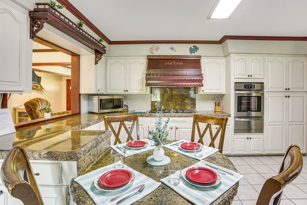 Fish & Explore: Serene Home on Bayou Petit Caillou