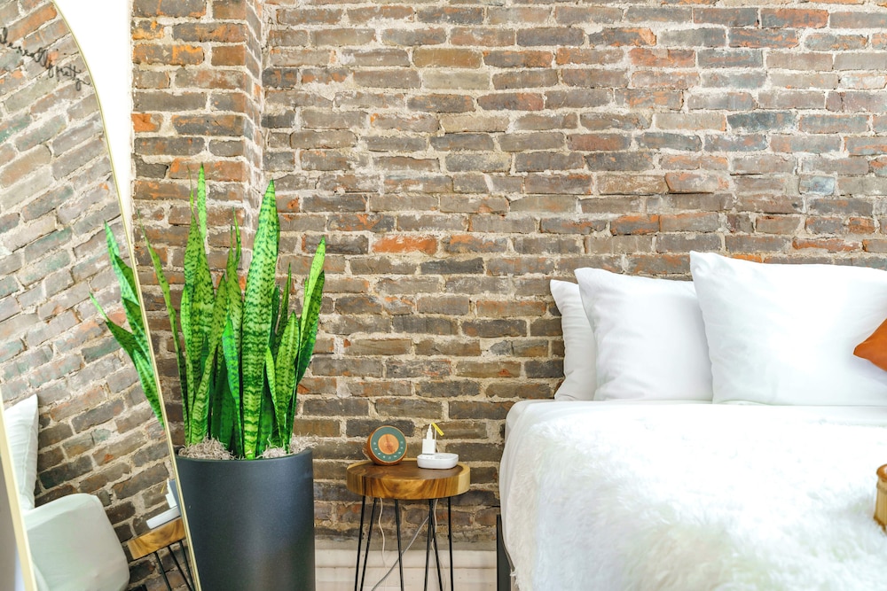 Jungle House Boutique Suites – Short North & Convention Center