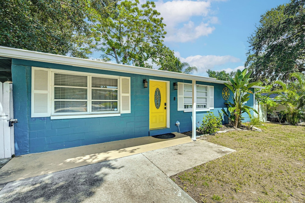 Home w/ Expansive Patio, 3 Mi to Busch Gardens!