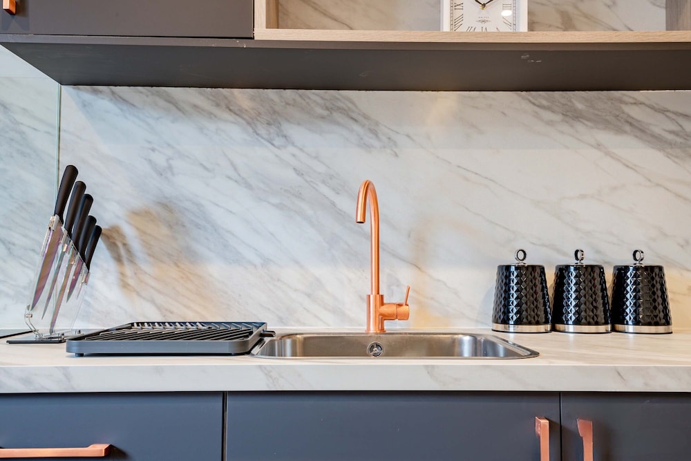Host Stay Shaw Street Suite