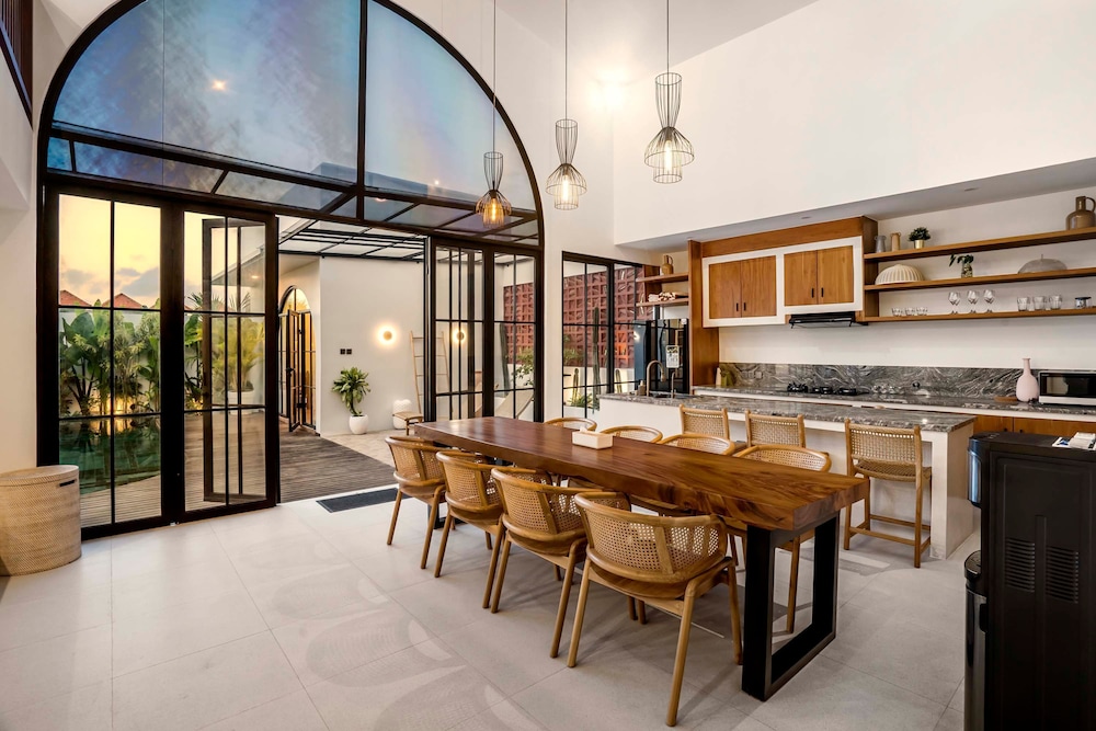 Casa Copper by Alfred in Bali - Tropical Luxury 3BR Pool Villa in the Heart Canggu