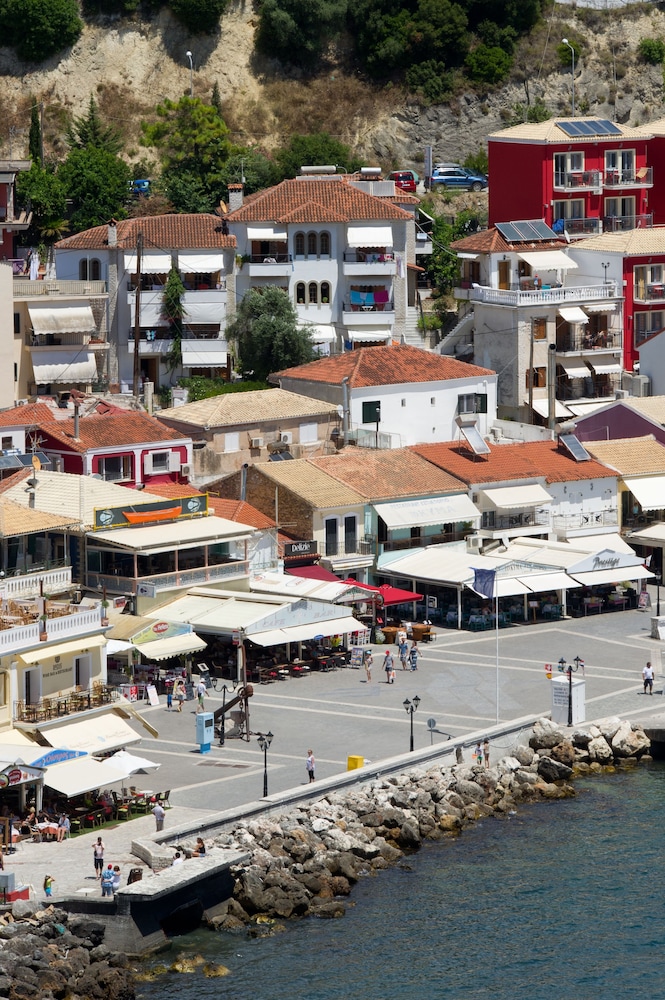 Olympic Apartment photo 4