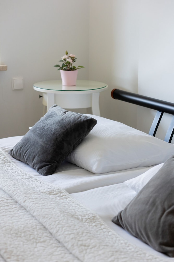 Spacious Targowek Apartment by Renters view 4
