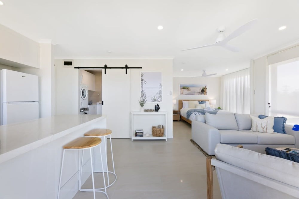 Beachfront Studio With Balcony & Stunning Views
