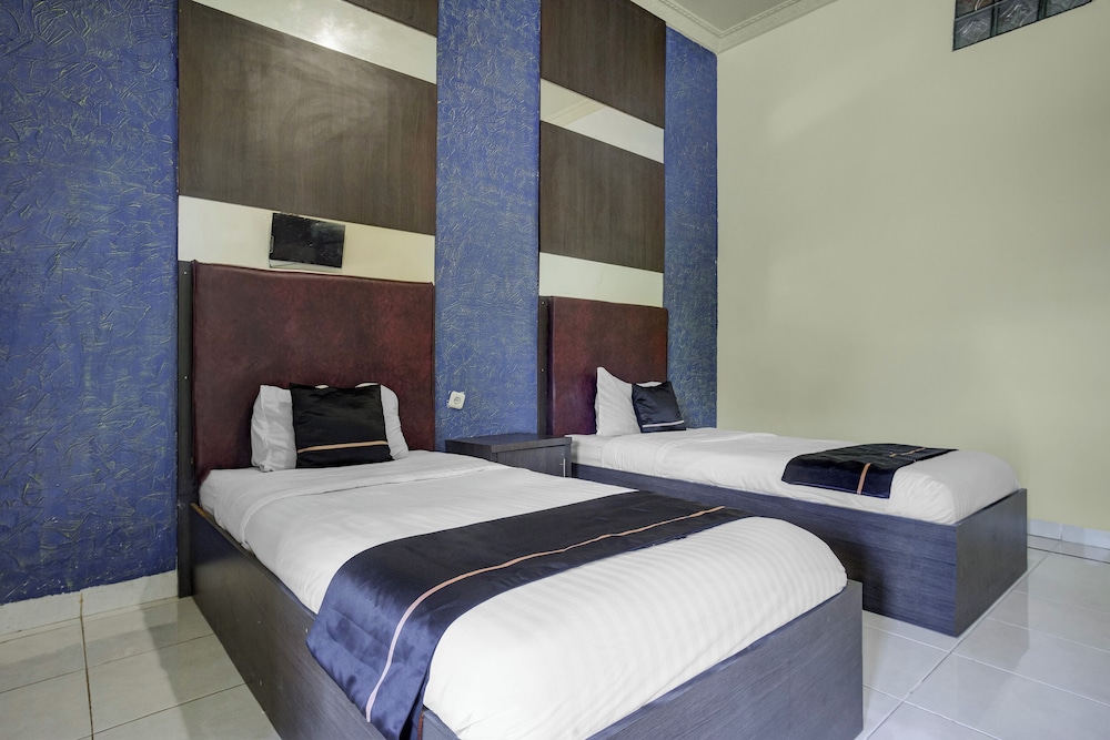 Hotel O near Universitas Widya Dharma