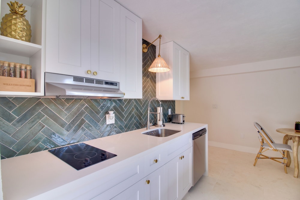 Walk to Beach: Tavernier Apartment w/ Patio!