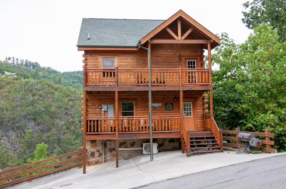 The Only Tenisee 4 Bedroom Cabin