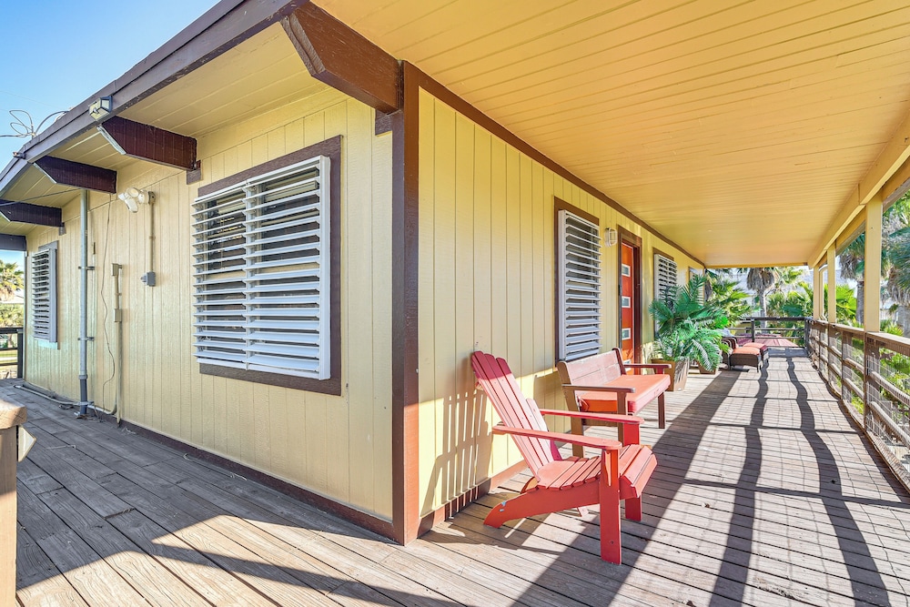 Private Pool, Deck & Patio: Galveston Oasis!