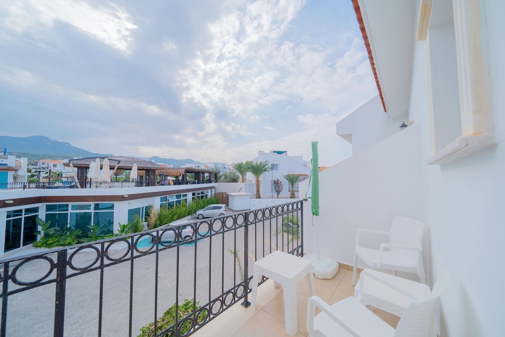 Modern Studio Apartment With Lovely sea View
