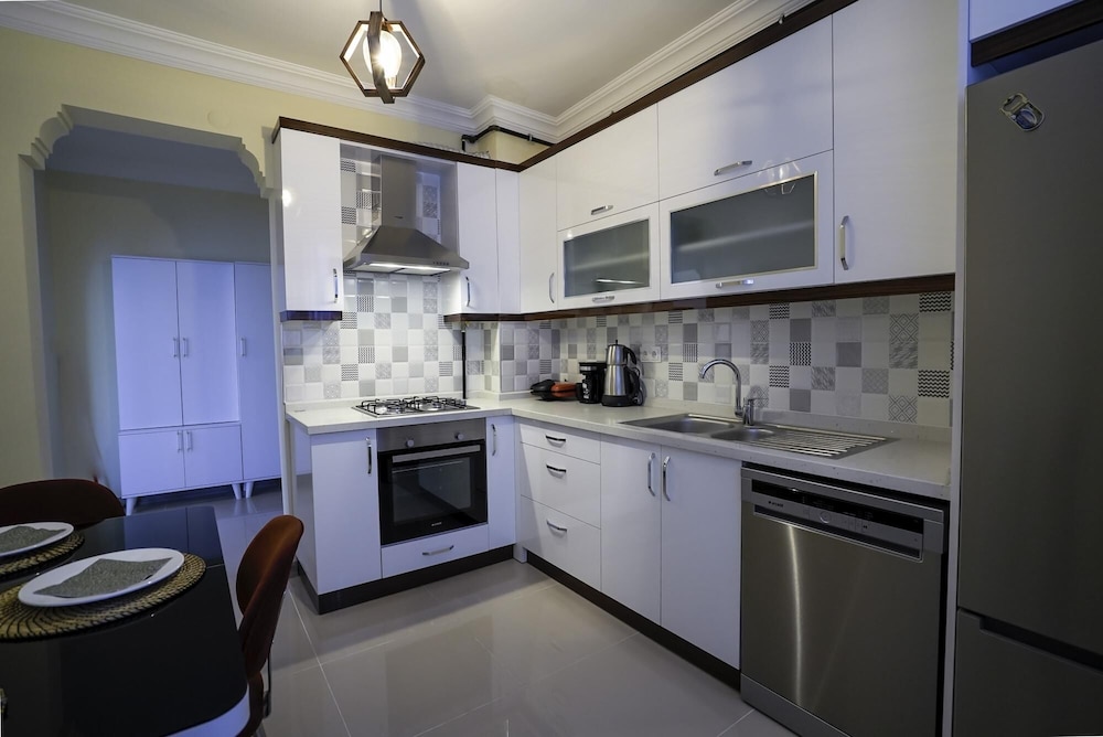 Central and Comfy Flat With Balcony in Muratpasa