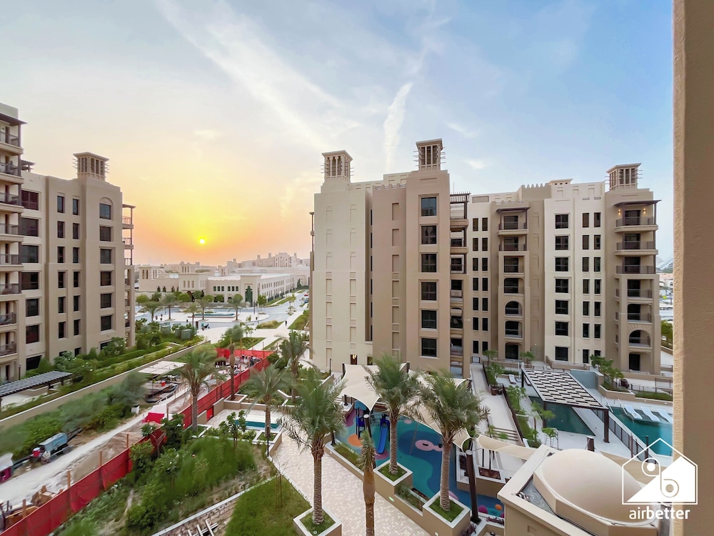 Luxury & Comfort 1B at Al Jadeel 2 Jumeirah Living