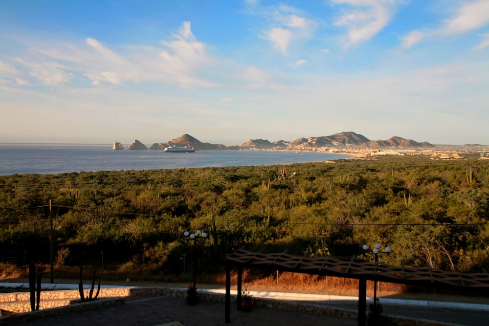 Sunrock Hotel and Suites