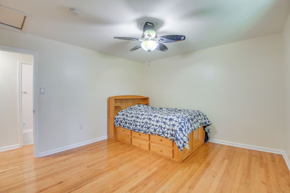 9 Mi to Historic District: Ellicott City Home!