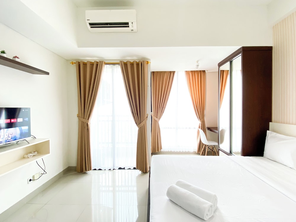 Homey And Nice Studio At Lrt City Bekasi Apartment
