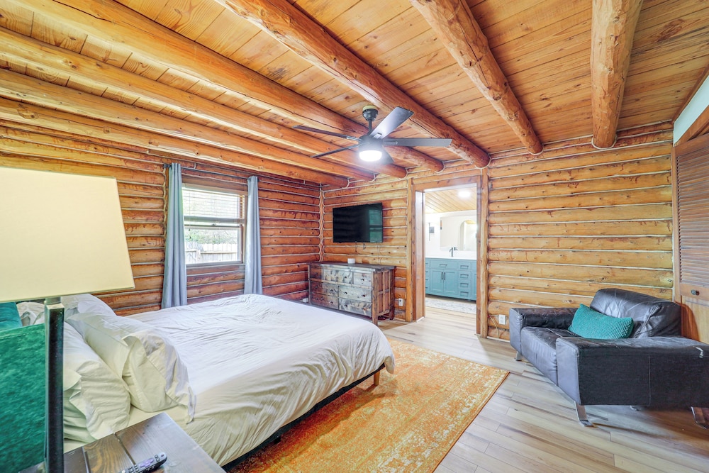 2 Mi to Appalachian State: Cabin w/ Outdoor Spaces