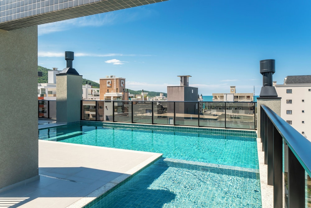 Apartamento alto padrão com piscina