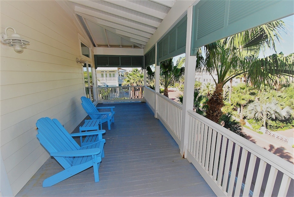 Bella Casa - Private House With Hot Tub 4 Bedroom Home by RedAwning