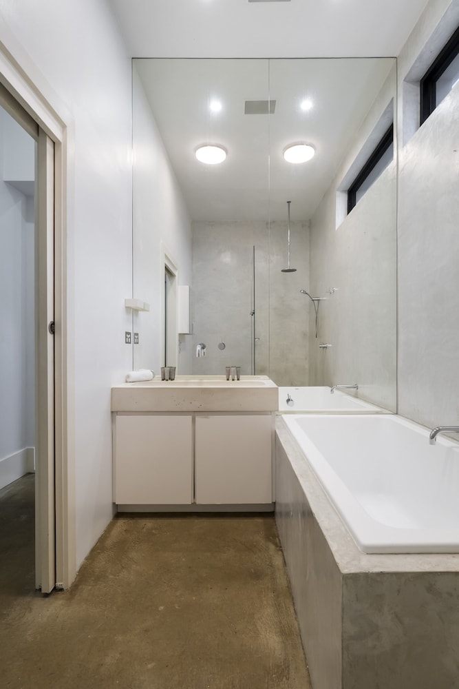 Stylish 2BR House, Walk to Parks & Cafes
