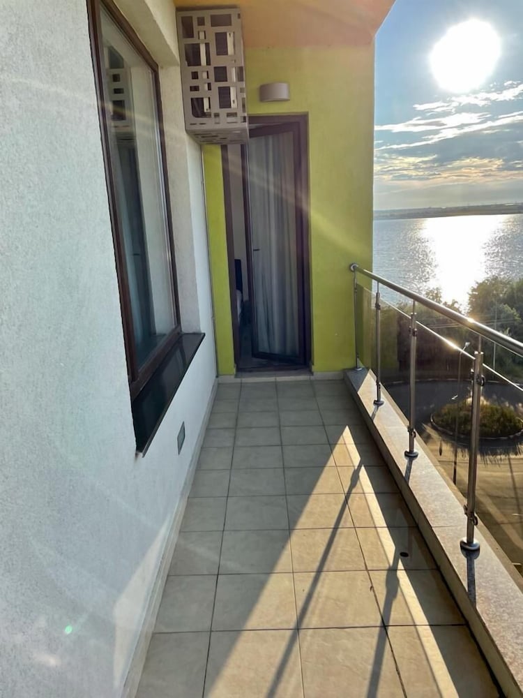 Infinity Summerland Apartment