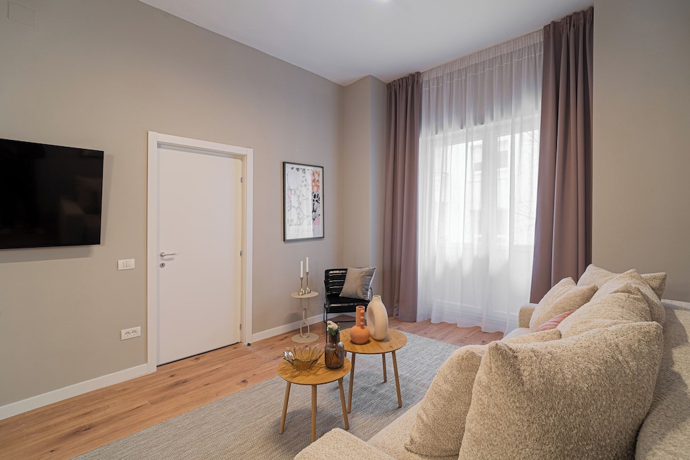 Loggia & Luxe 4BR Penthouse in Universitatii Area