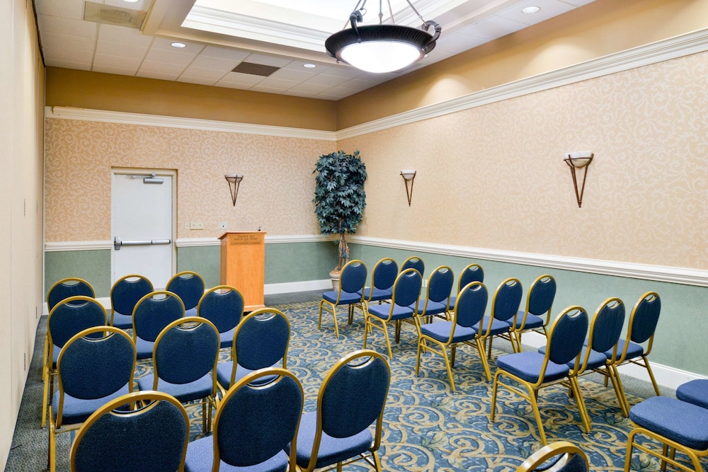 Collinsville Vacations - Quality Inn Dutch Inn - Property Image 11
